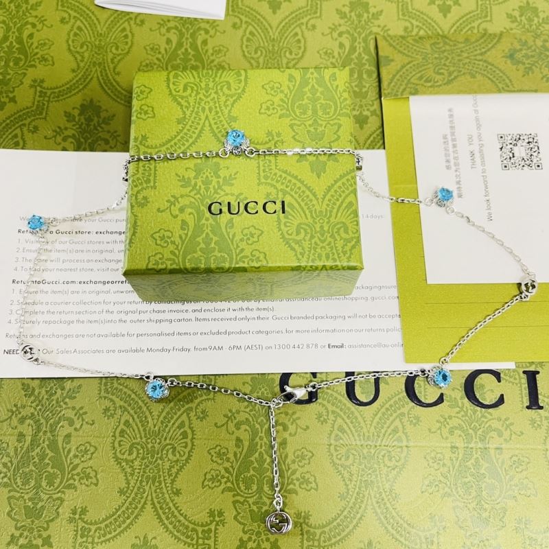 G*u*i necklaces